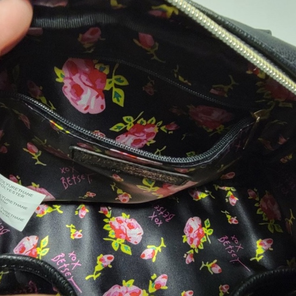 BETSEY JOHNSON Pink & Black w/ Flower Guitar Strap Purse NWOT - Picture 7 of 11